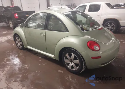 2006 Volkswagen New Beetle 2.5 z USA, uszkodzony, nr VIN 3VWRG31CX6M420929